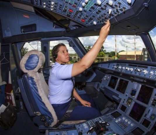 Capitã Carla, a piloto do AVIÃO PRESIDENCIAL, é de Jundiaí