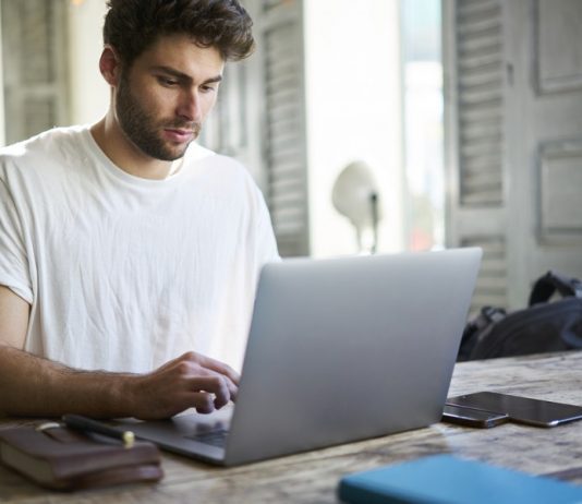 Conheça as 10 melhores GRADUAÇÕES e pós-graduações EAD MELHORES