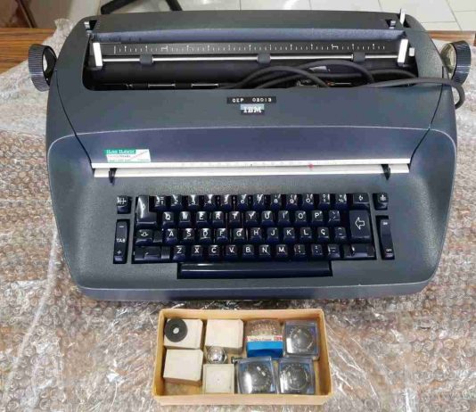 Precisando de máquina de escrever IBM e calculadoras mecânicas??? IBM