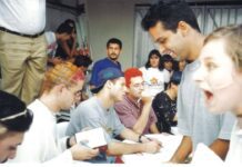 MAMONAS: Há 30 anos, tarde de autógrafos parou shopping mamonas