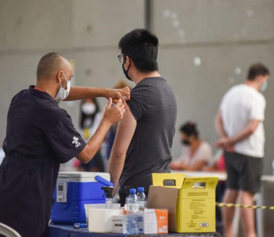 Vacina contra Covid: Jundiaí tem 100 mil pessoas com atraso nas doses 100 mil