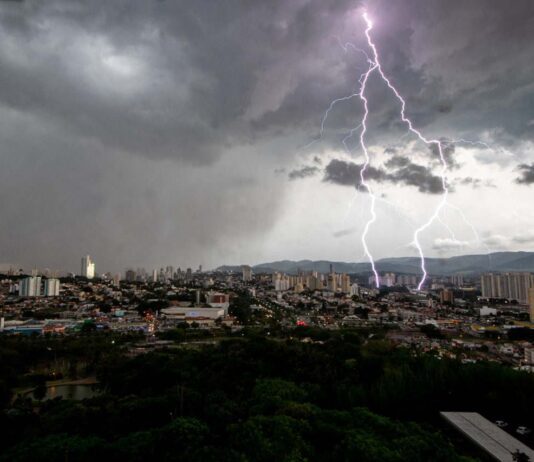 Últimas 72h têm metade das chuvas para o mês. Várzea: soterramentos 72h