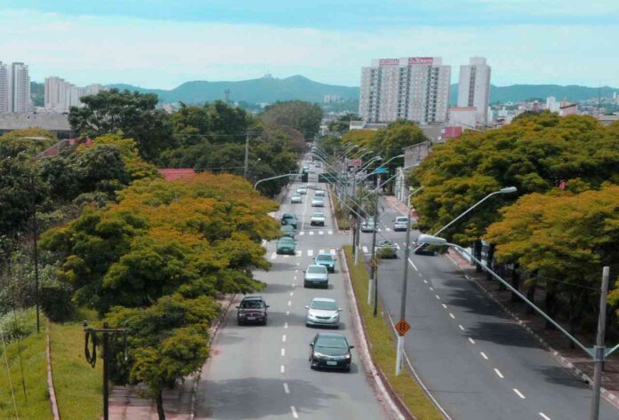 AVENIDA, RUAS E ESTRADA