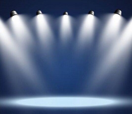 Sob os holofotes da MÍDIA: Elementos em estado bruto ou lapidados? holofotes