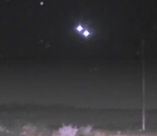 Vídeo mostra supostos UFOs respondendo aos sinais de testemunha. Veja sinais