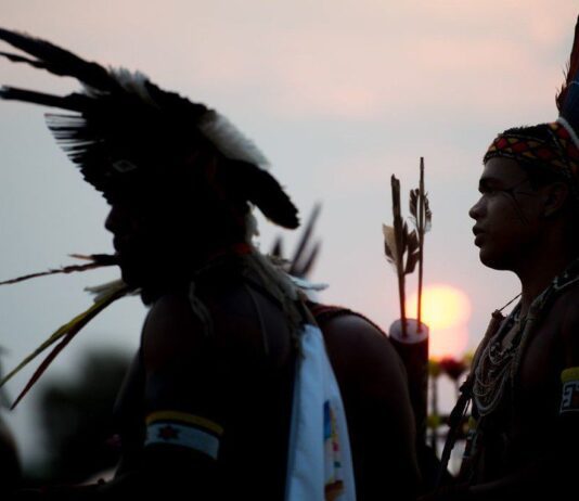 ÍNDIOS são nossos irmãos??? índios
