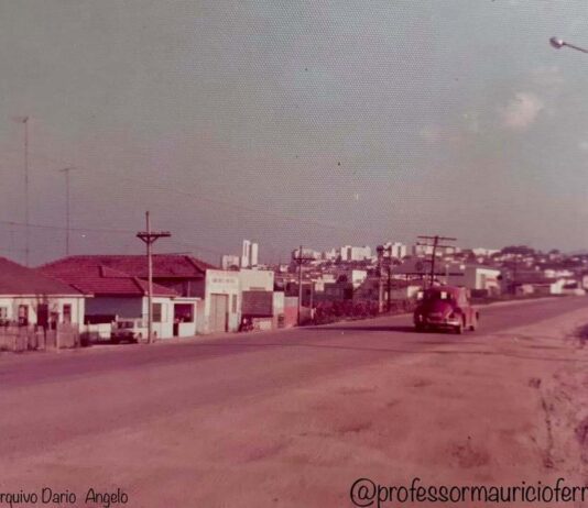 Uma casa na AVENIDA ITATIBA avenida itatiba