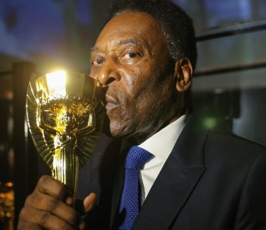 PELÉ acredita que seleção brasileira levantará o caneco pelé