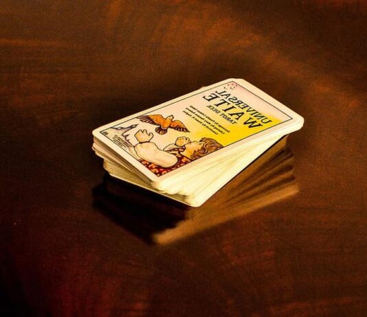 Recomeço ou novidades? Dê um play e escolha uma carta!!! recomeço