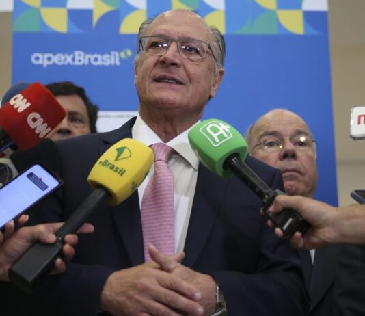 ALCKMIN: “Democracia mais forte após atos golpistas” alckmin