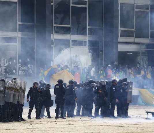 TERRORISTAS: Políticos locais repudiam atos antidemocráticos terroristas