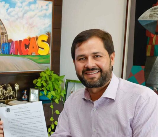 PREFEITO: Projetos tratam da Serra e servidores PREFEITO