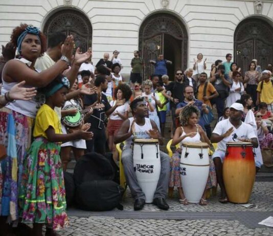 TAMBORES ANCESTRAIS, batuques estelares, sons infinitos… tambores
