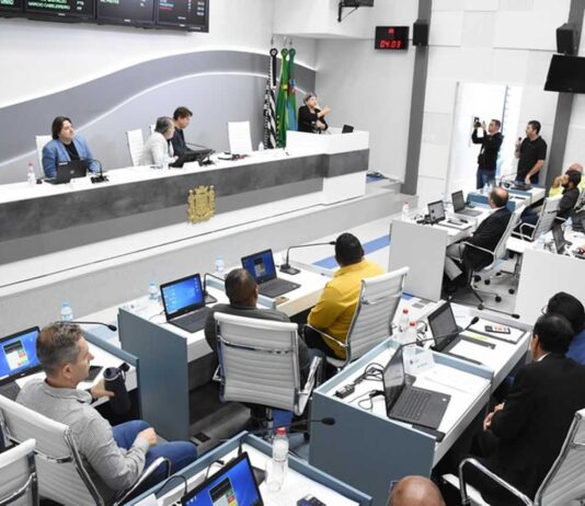 Um veto, cinco projetos e quatro moções na SESSÃO de 3ª veto