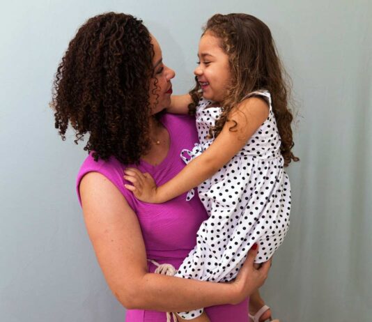 MÃES do Grendacc querem cura dos filhos como presente grendacc