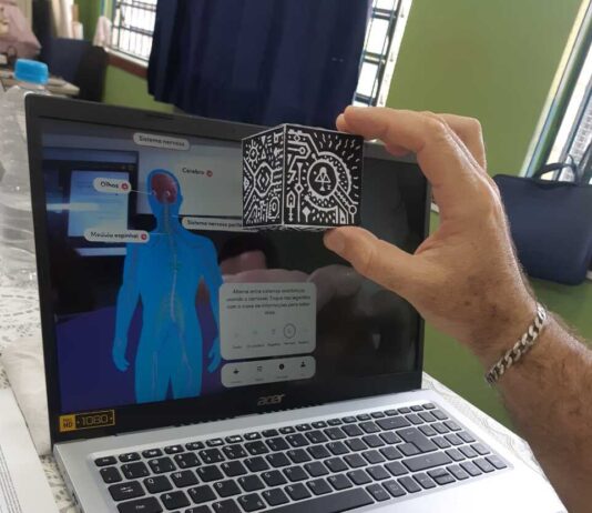 Cubo holográfico é inovação na educação de Campo Limpo cubo