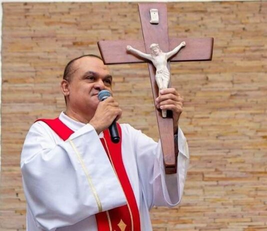 PADRE José Roberto de Araújo padre