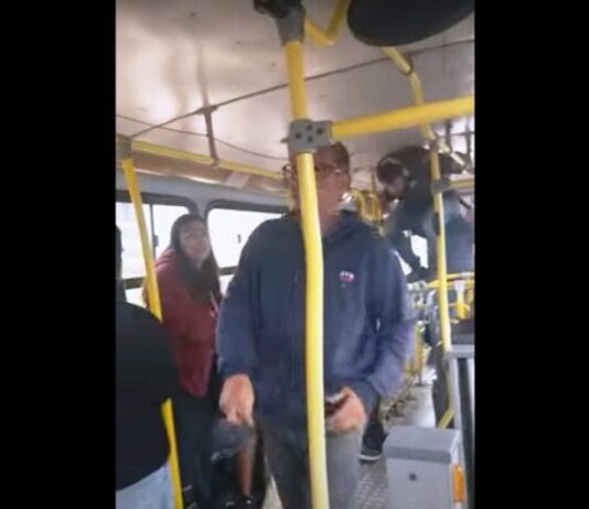 Ataque de bolsonaristas a ônibus de alunos: caso volta para juiz ataque