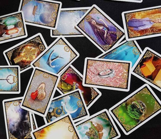 Cuidado com ilusões ou prosperidade? Veja conselhos das cartas cuidado