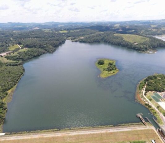 Piranhas e macrófitas: DAE realiza controle de peixes nas represas piranhas