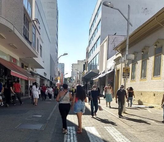 COMÉRCIO aberto até às 18 horas neste sábado(9) comércio