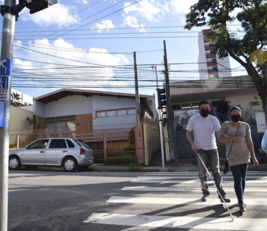 SEMÁFOROS SONOROS: Prefeito veta projeto semáforos