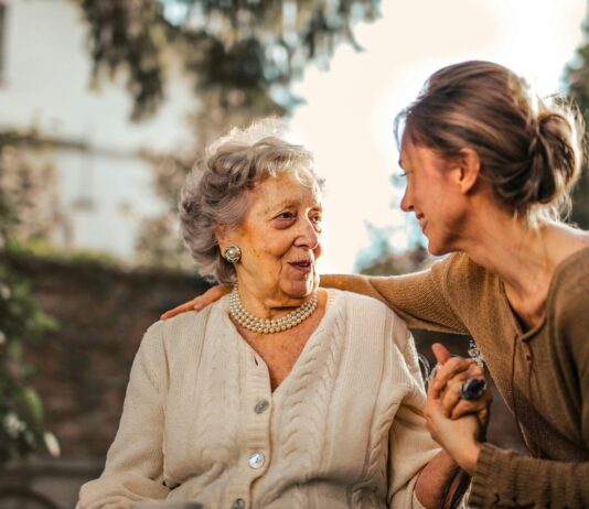 MÃE, senti falta do seu abraço… mãe