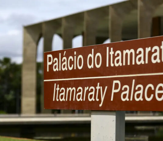 Expulsem o EMBAIXADOR!!! embaixador