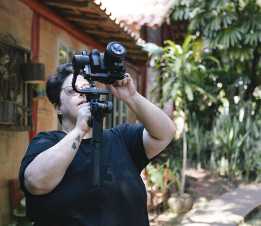 BELLA TOZINI: “Transformo o preconceito em arte” bella