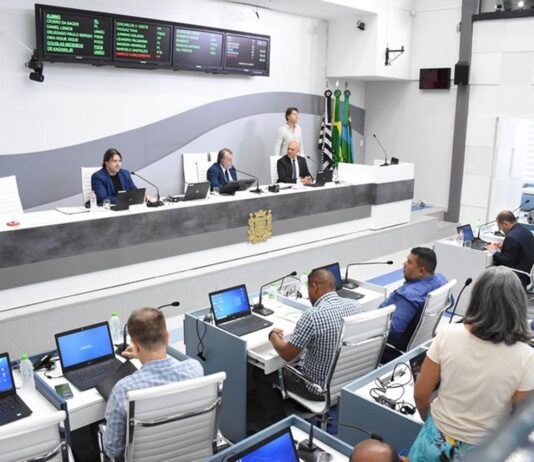 Prefeito terá votado mais dois vetos na sessão desta terça(15) prefeito
