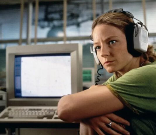 “FBI investiga OVNIs há muito tempo”, diz ex-diretor do Pentágono fbi