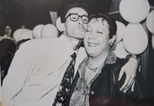 DENISE, a banca do camelô e a língua roxa da vergonha alheia denise