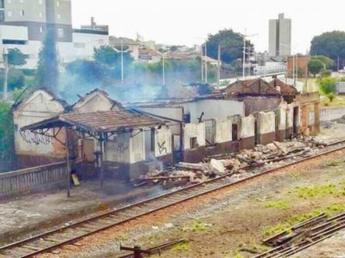 estaçãozinha estaçãozinha