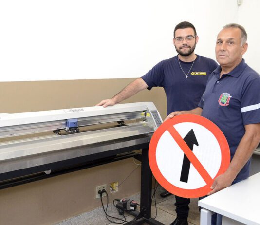 PLACAS de trânsito: Produção própria gera economia e agiliza sinalização em Várzea placas