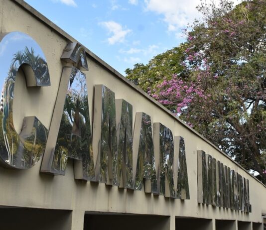 Projeto acaba com sete GRATIFICAÇÕES na Câmara projeto