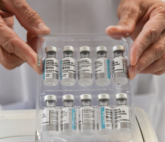 COVID: Falta de vacinas devido a atraso do Estado covid