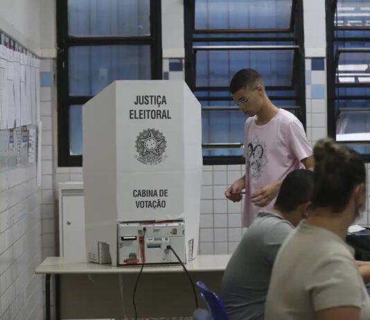 ELEIÇÕES 2026: Jovens podem tirar título nas férias e baixar App eleições