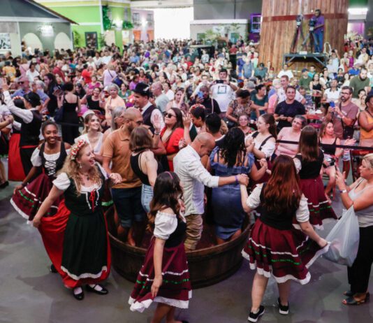 FESTA DA UVA: Drones, cortejo, leilão de frutas e ônibus a R$ 1 festa