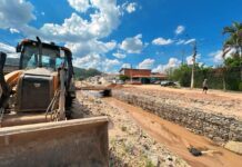 Itupeva: Máquinas da zeladoria paradas. E as ruas, cheias de buracos Itupeva