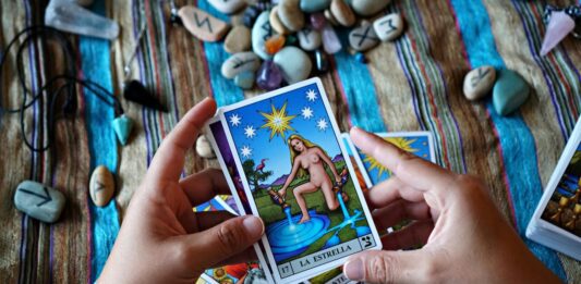 AÇÃO com bom senso ou conexão com a espiritualidade? Veja os conselhos das cartas! ação