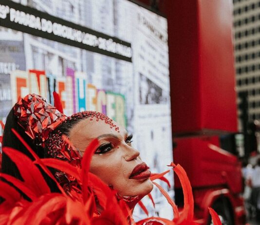 A Parada LGBT+, o silêncio das marcas e a semiótica parada