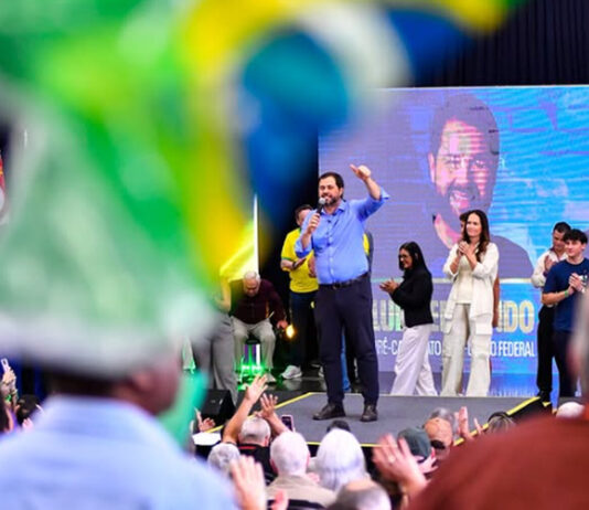 Luiz Fernando e João Paulo reúnem 2 mil pessoas e iniciam caminhada rumo às eleições luiz