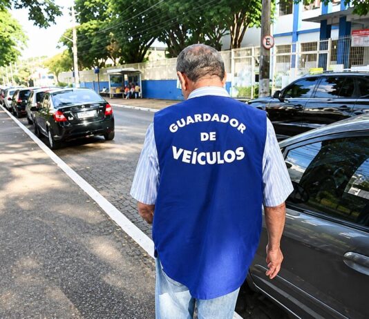 Flanelinhas irregulares poderão ser multados e levados ao DP flanelinhas