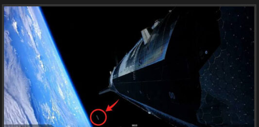 SPACEX: Objeto misterioso é flagrado ao vivo spacex